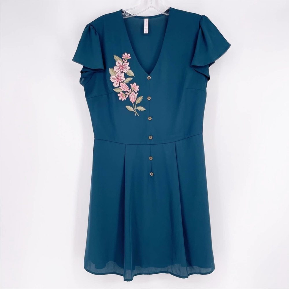 🌸 Xhilaration Floral Embroidered Detail Dress 🌸